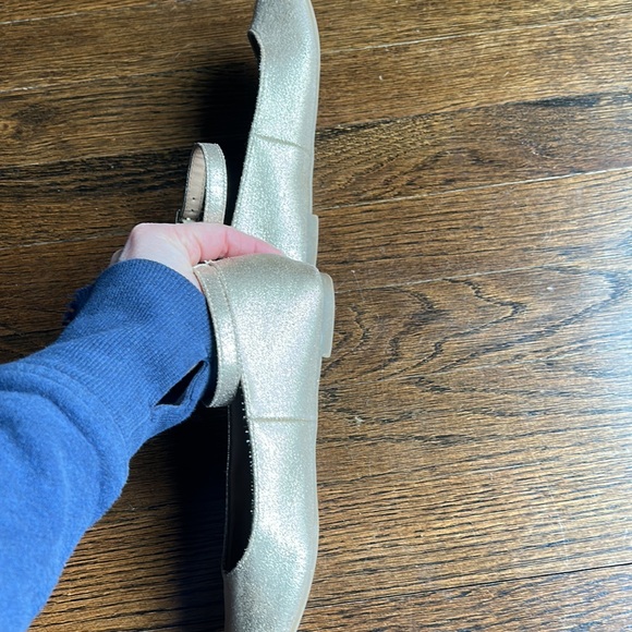 Gold ankle strap flats - Picture 5 of 6